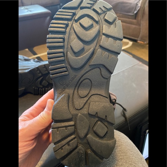 Waterproof Winter Boots Like New Size 8 - Picture 4 of 5